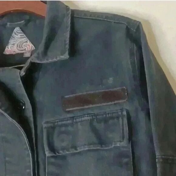 s8 signature Black Jacket with Bold Text Graphic - Picture 7 of 12